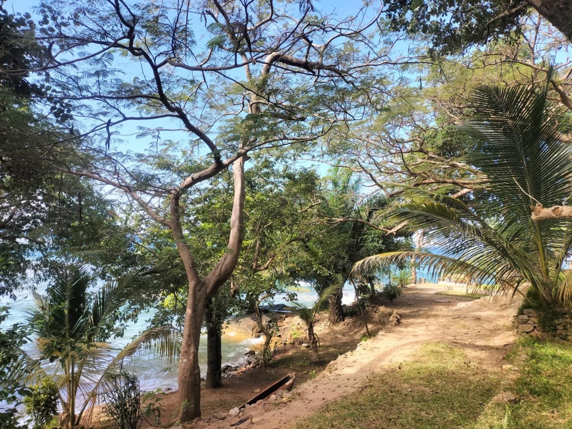 Soul Rebel Lodge & Backpackers Nkhata Bay Экстерьер фото